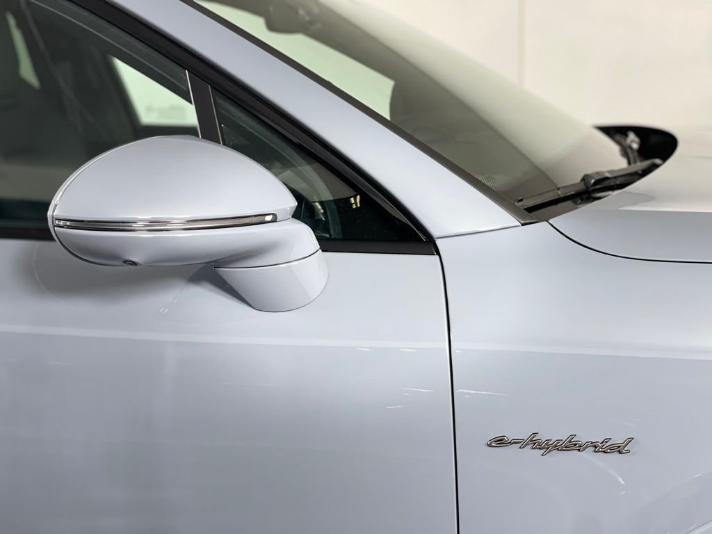 2025 Porsche Cayenne Coup Turbo E-Hybrid - Photo 13