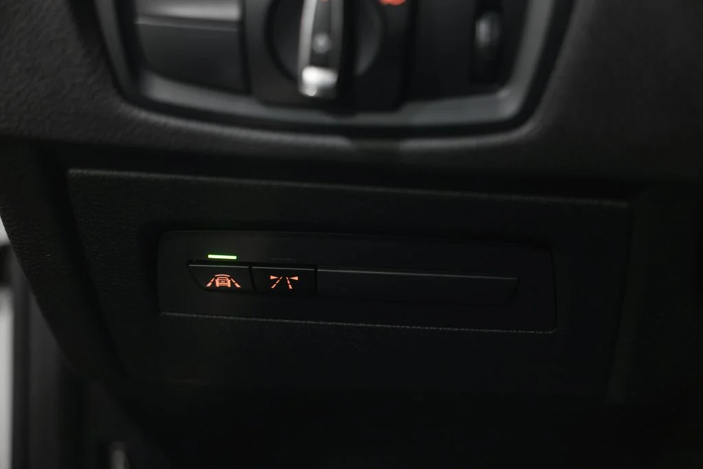 Used 2018 White BMW Base image 35