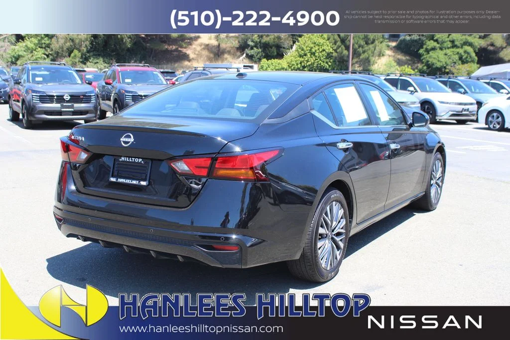 Used 2025 Black Nissan 2.5 SV image 7