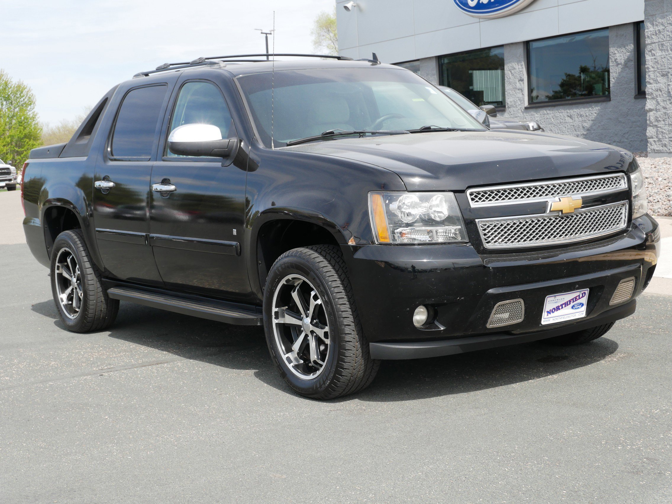 Used 2008 Chevrolet Avalanche LS with VIN 3GNEC12028G235644 for sale in Northfield, Minnesota