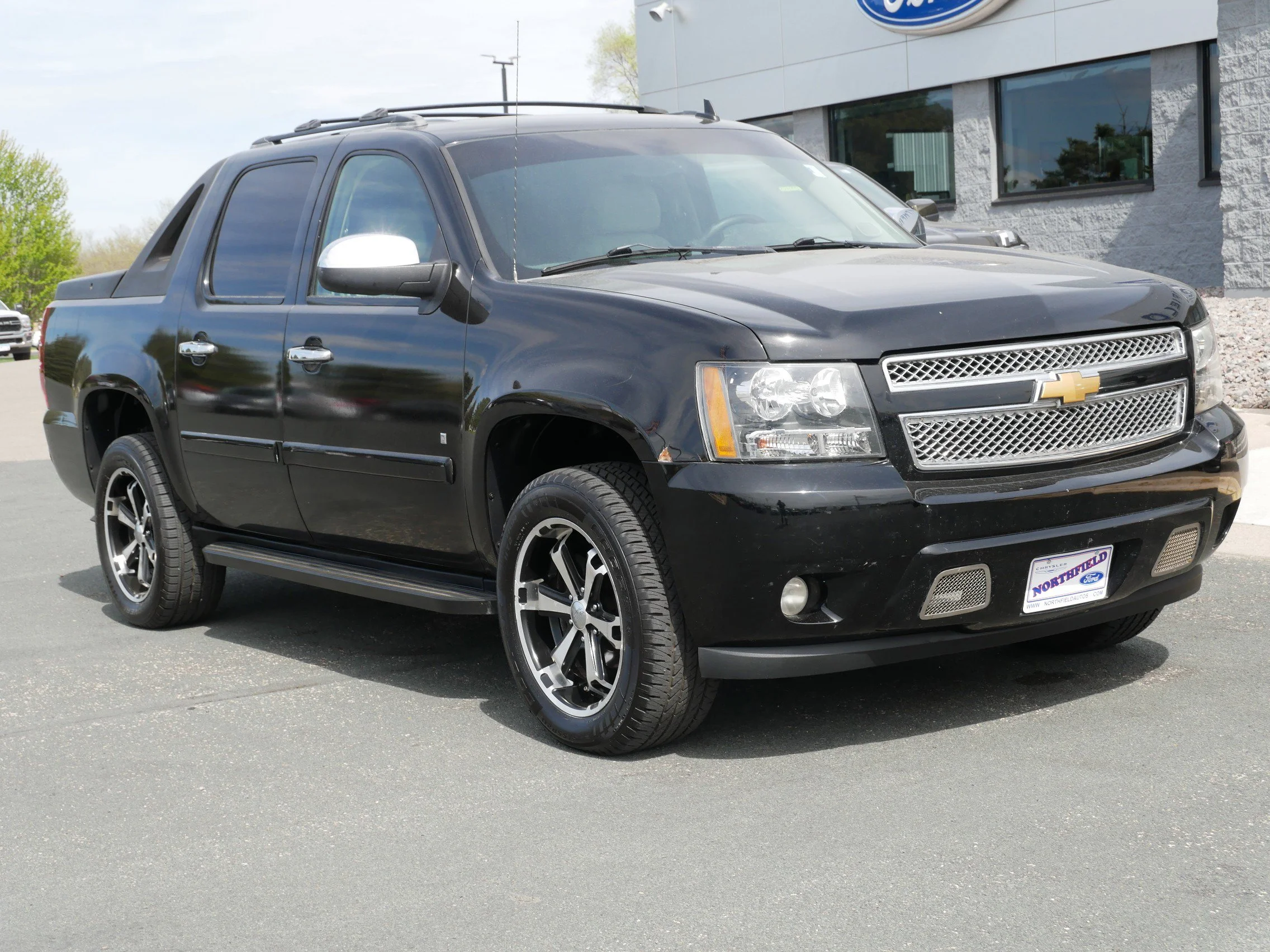 Used 2008 Chevrolet Avalanche LS with VIN 3GNEC12028G235644 for sale in Northfield, MN