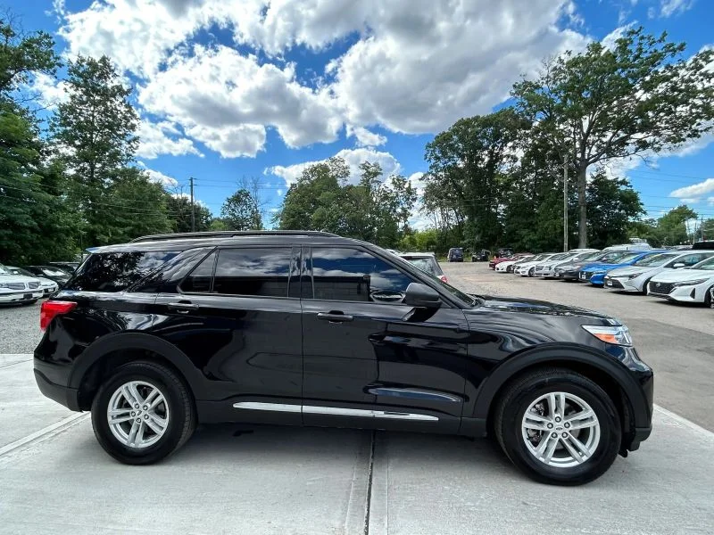 Used 2023 Black Metallic Ford XLT Sport Utility 4D image 14
