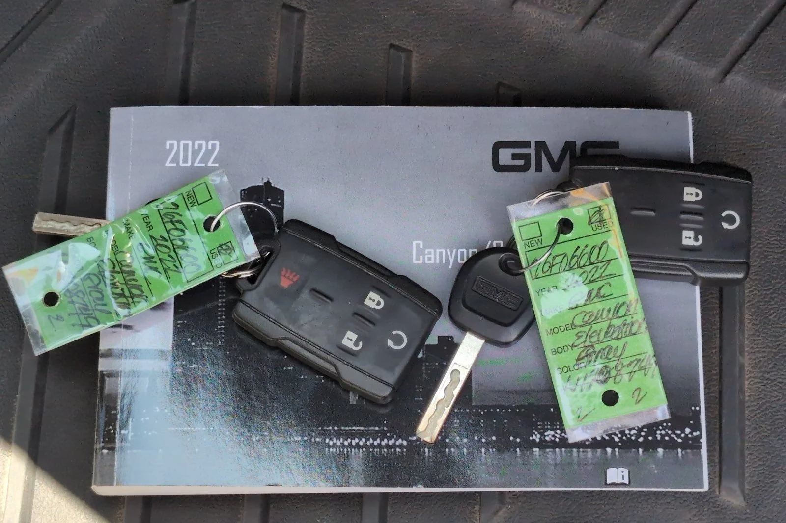 Used 2022 Satin Steel Metallic GMC Elevation image 9