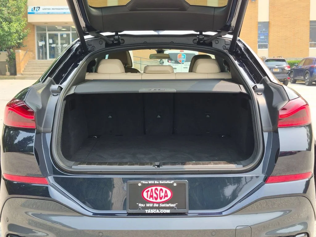 Used 2022 Black BMW xDrive40i image 6