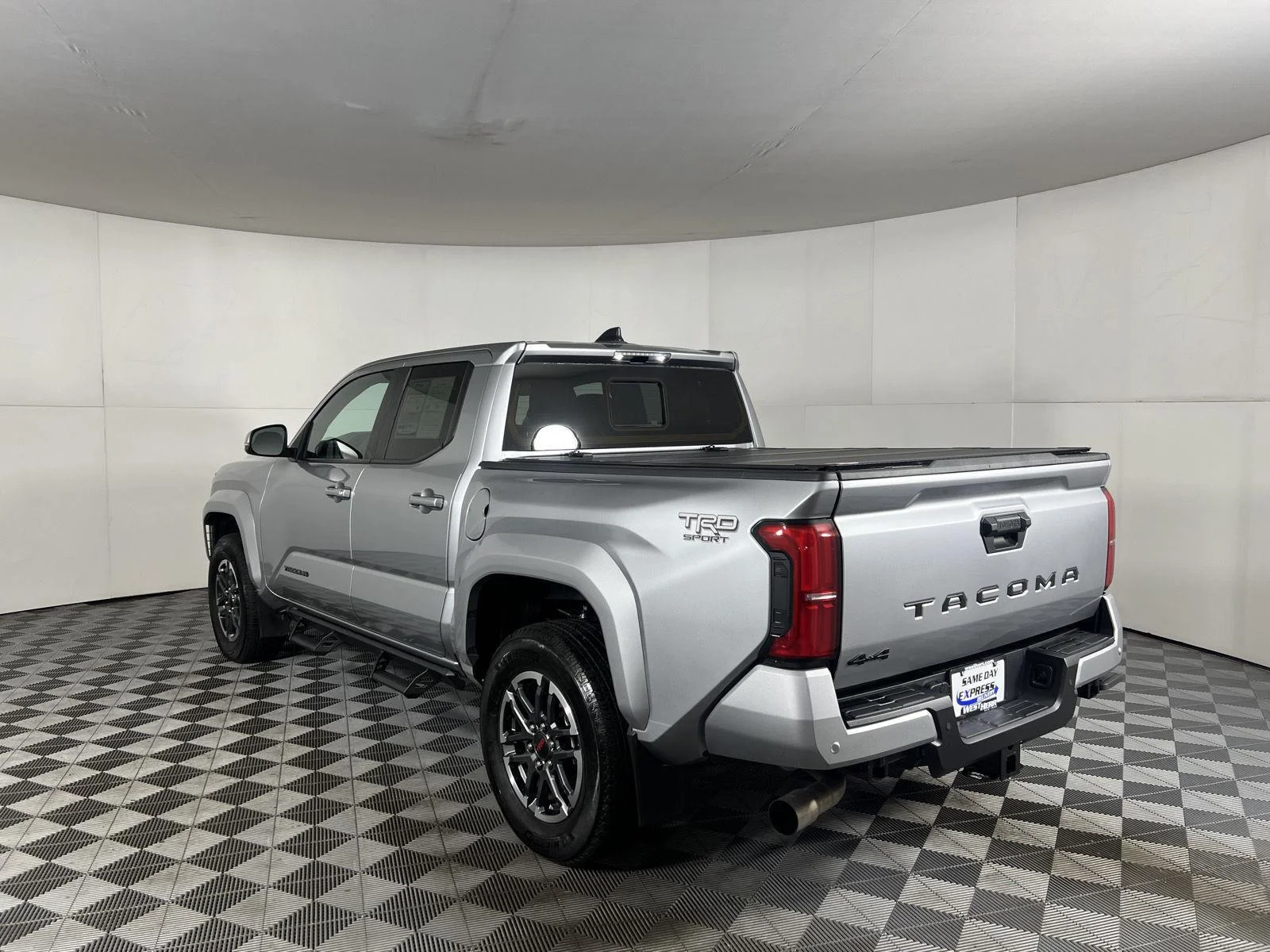 Used 2024 Gy Toyota SR5 image 23