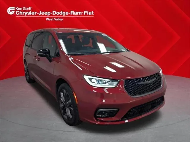 2026 Chrysler Pacifica Select AWD's photo
