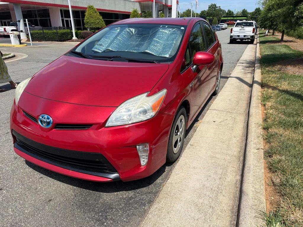 Used 2014 Red Toyota Three image 5