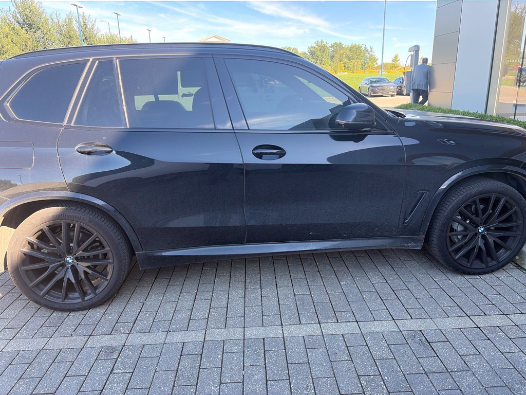 Used 2023 Black Sapphire Metallic BMW xDrive40i image 4