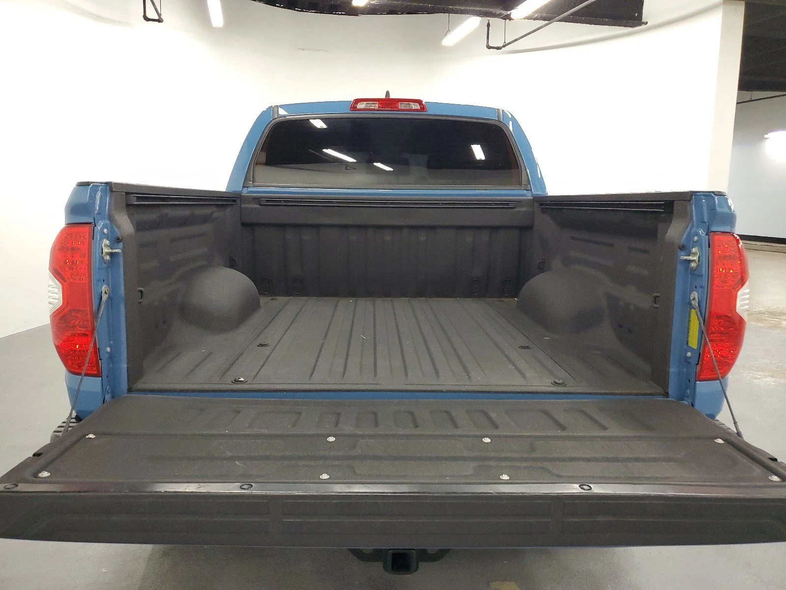 Used 2020 Cavalry Blue Toyota SR5 image 12