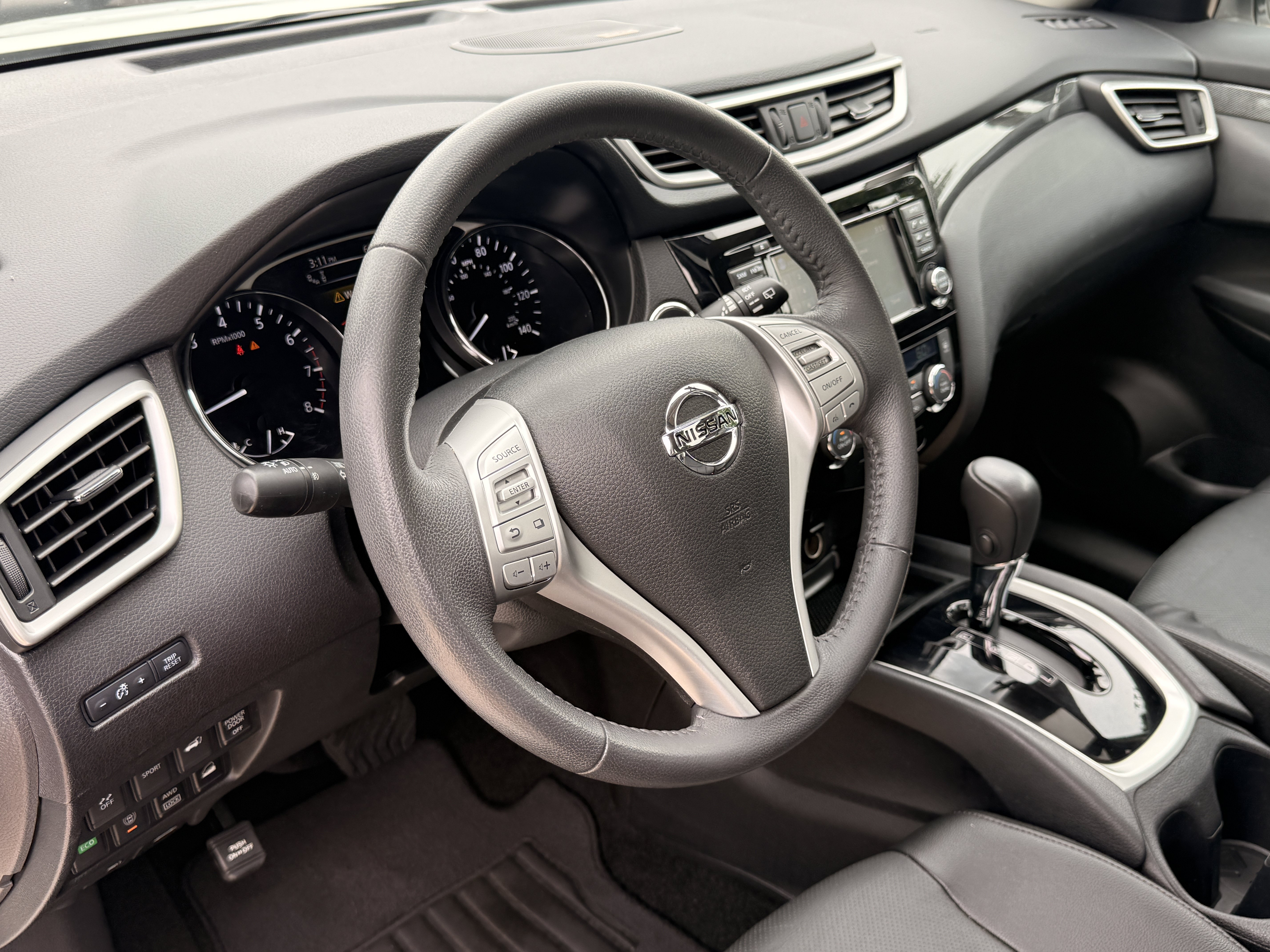 Used 2016 Pearl White Nissan SL image 28