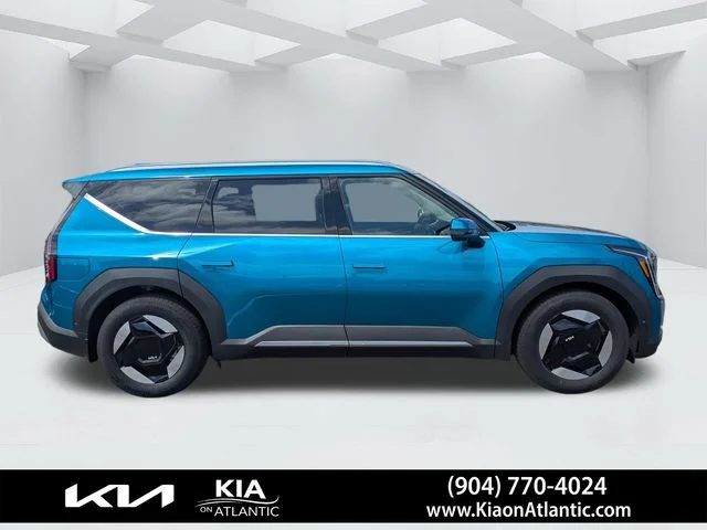 New 2026 Ocean Blue Kia Wind AWD image 2