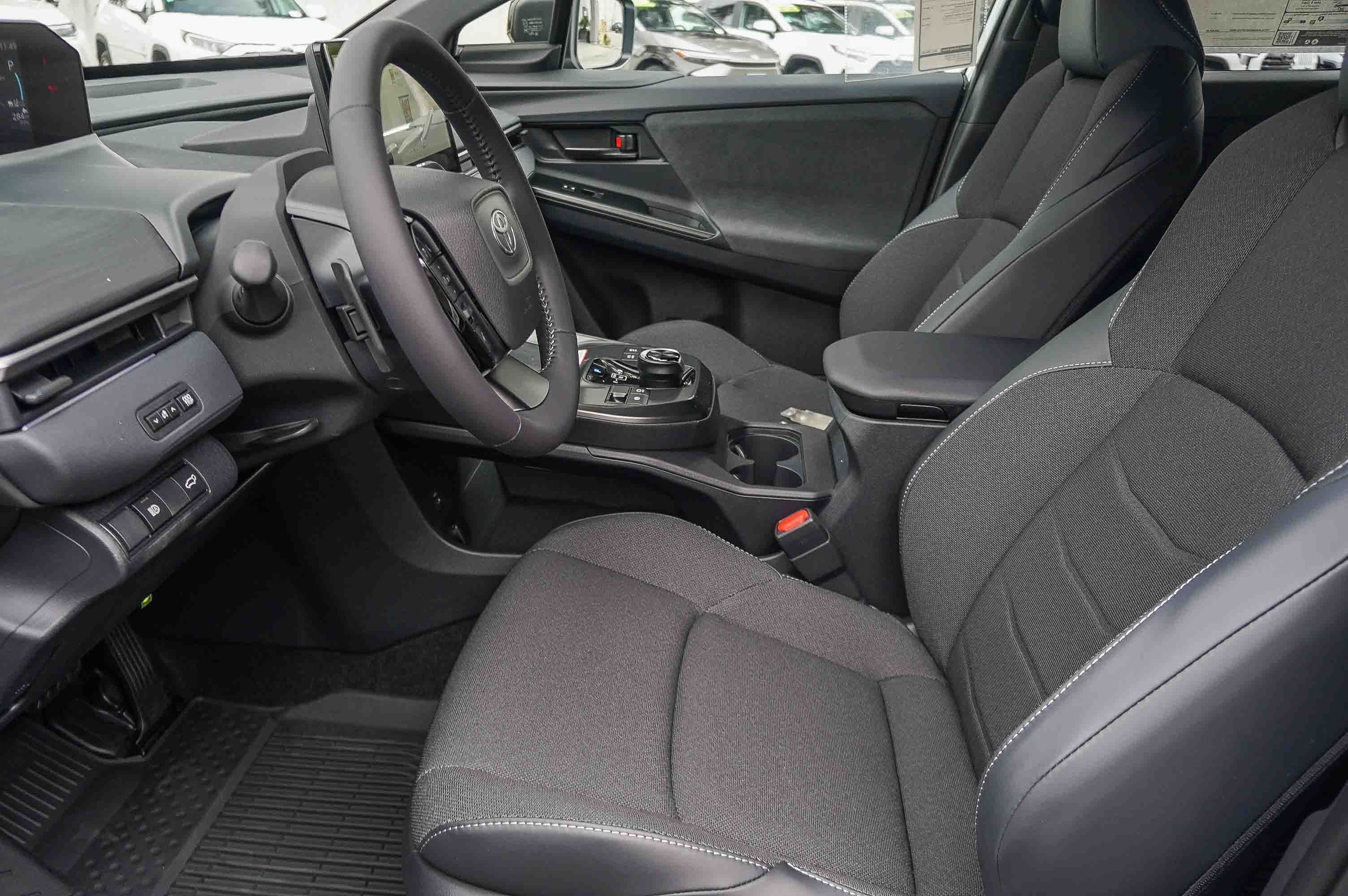 2026 Toyota C-HR SE - Photo 19