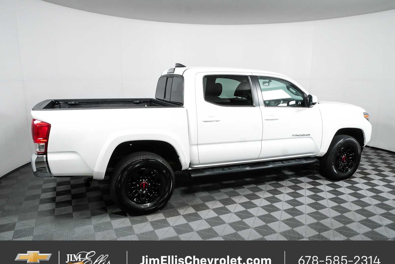 Used 2017 White Toyota SR5 V6 image 2
