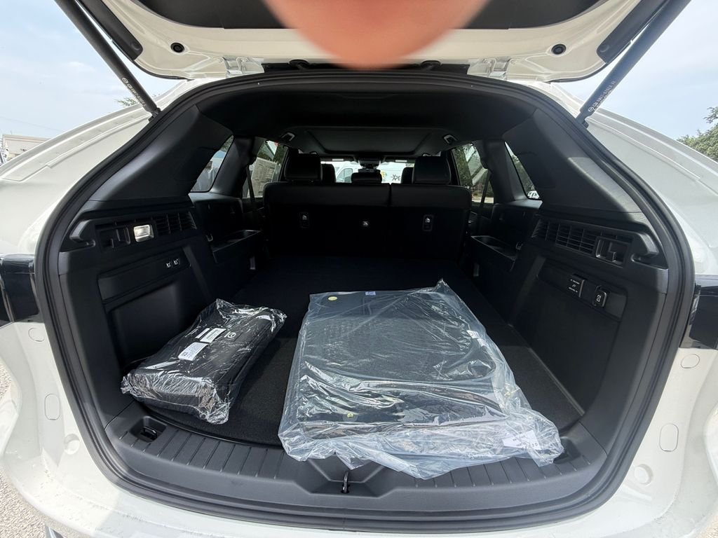 New 2026 Rhodium White Premium Mazda 3.3 Turbo Premium Plus AWD image 19