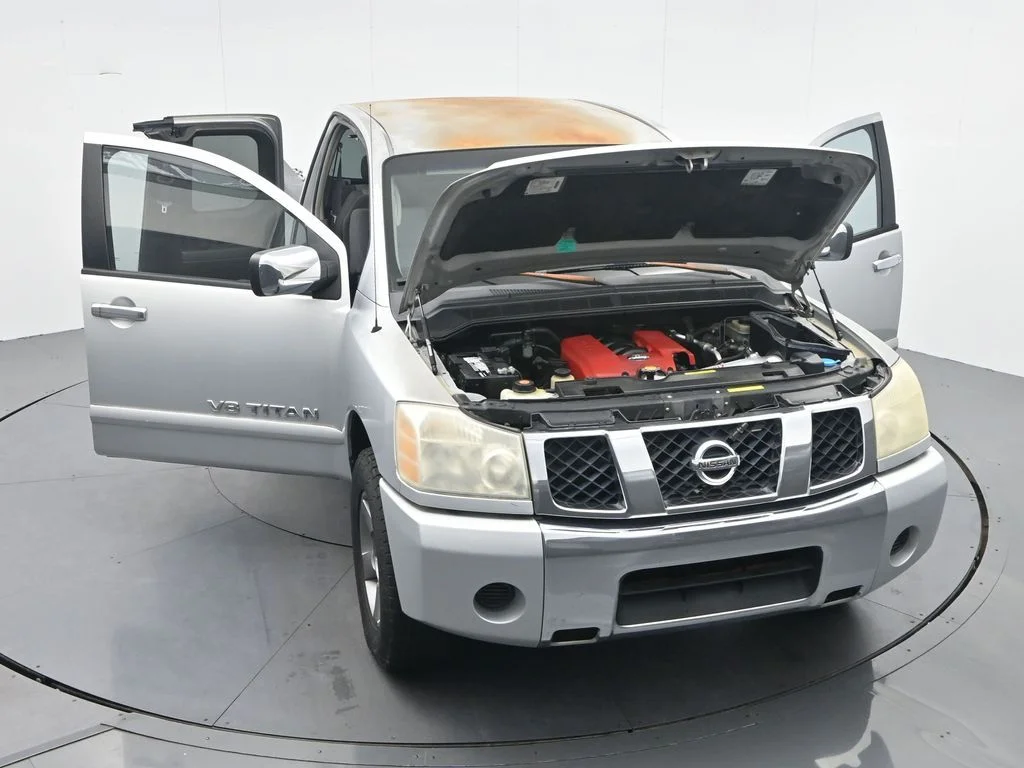 Used 2005 Silver Nissan SE image 36