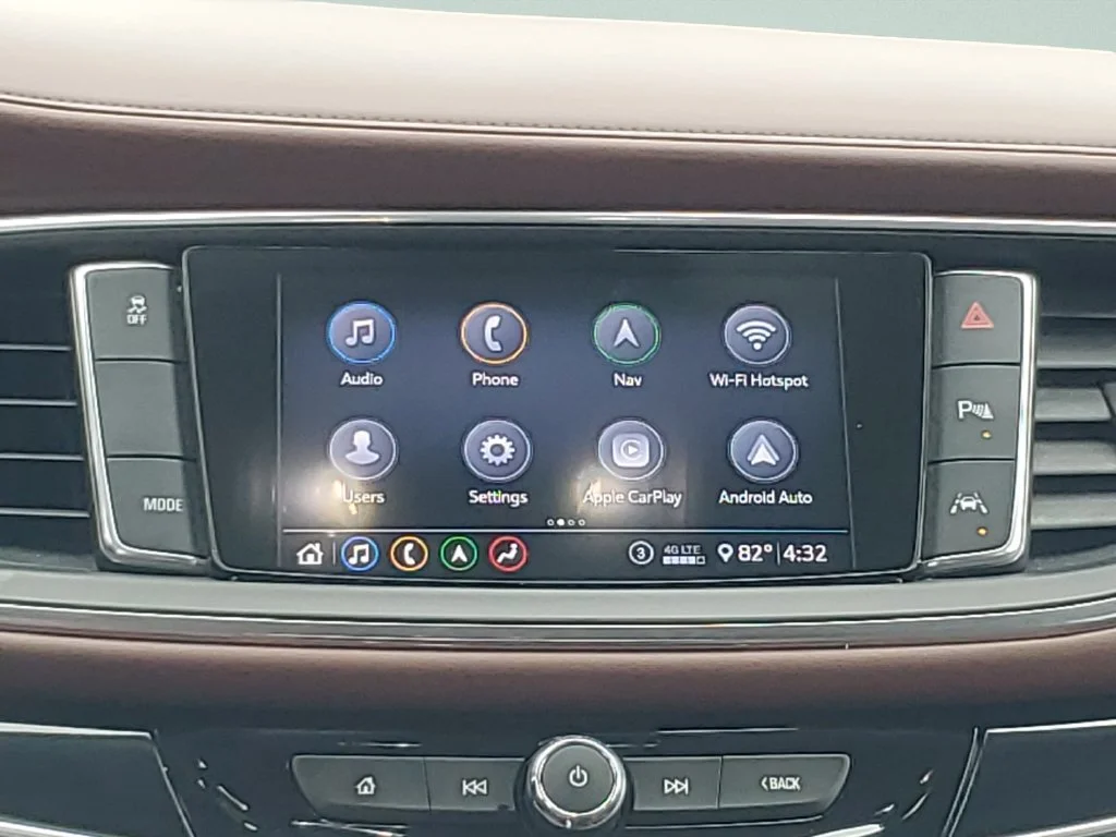 Used 2020 WHITE FROST TRICOAT Buick Avenir image 13