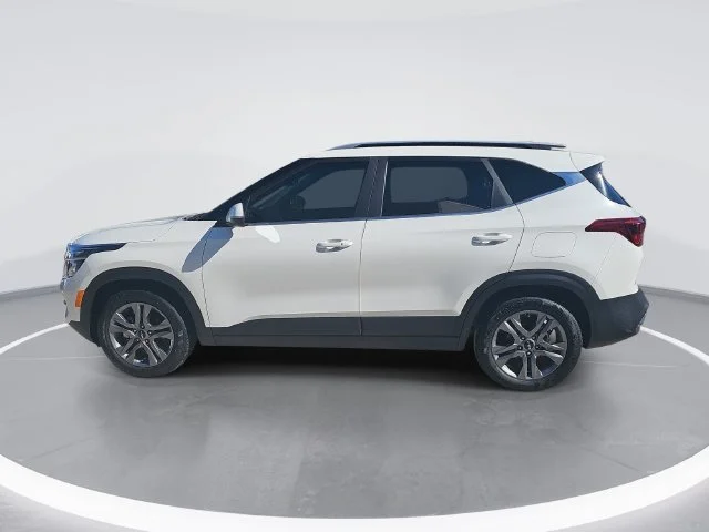 Used 2023 White Kia S image 6
