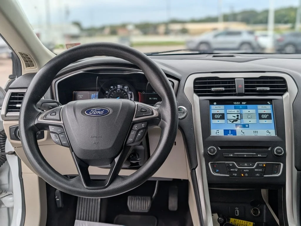 Used 2017 White Ford SE image 16