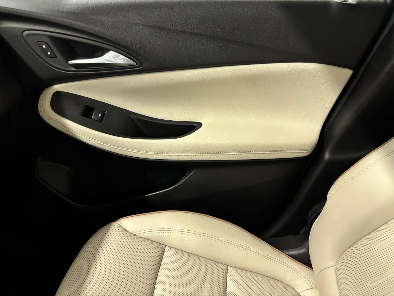 Used 2026 Red Buick Avenir image 15