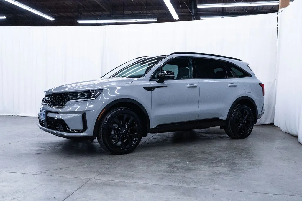 Used 2022 Gray Kia SX image 3