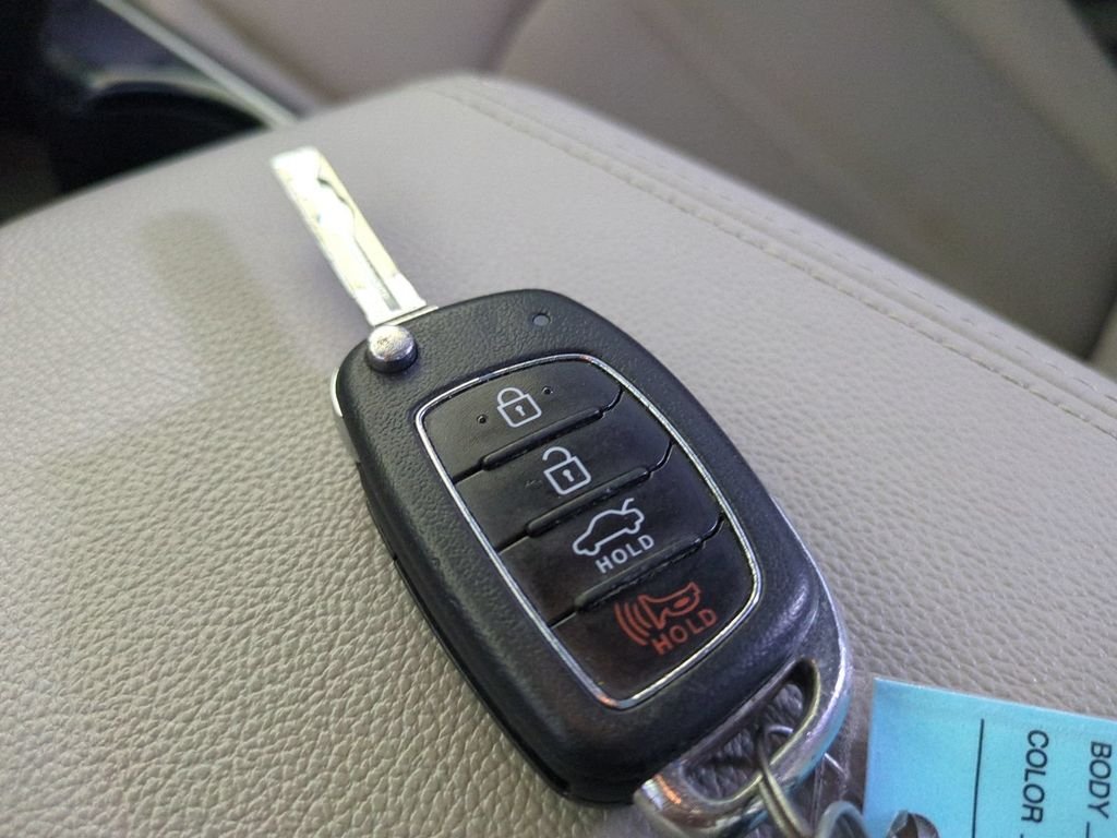 Used 2019 Gray Hyundai SE image 35