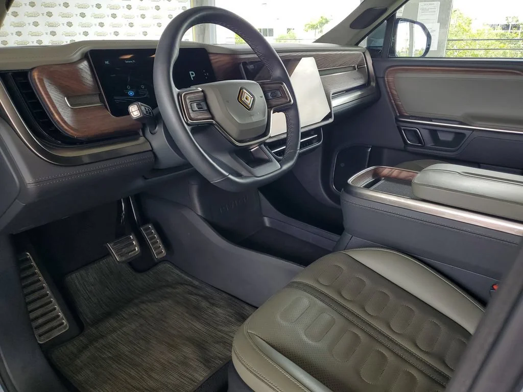 Used 2024  Rivian Adventure image 18