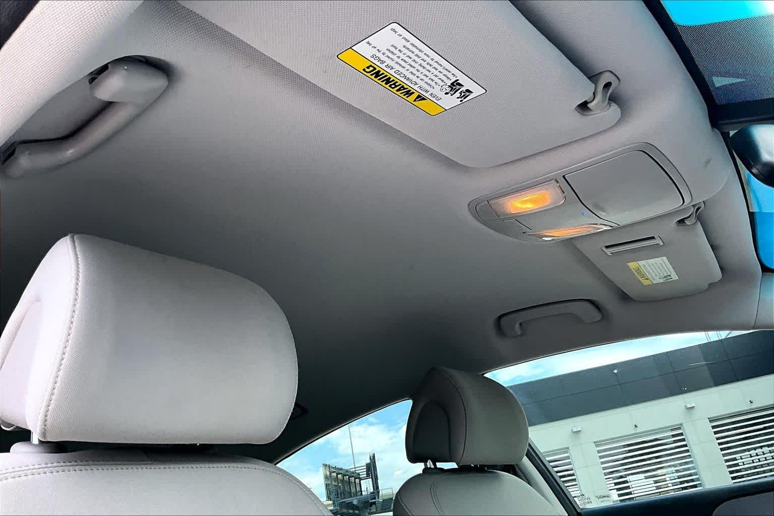 Used 2017 Metropolis Gray Hyundai SE image 13
