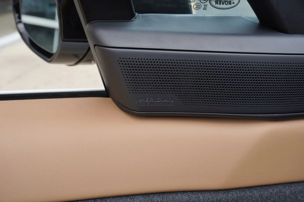 New 2026 Fuji White Land Rover Dynamic SE image 11