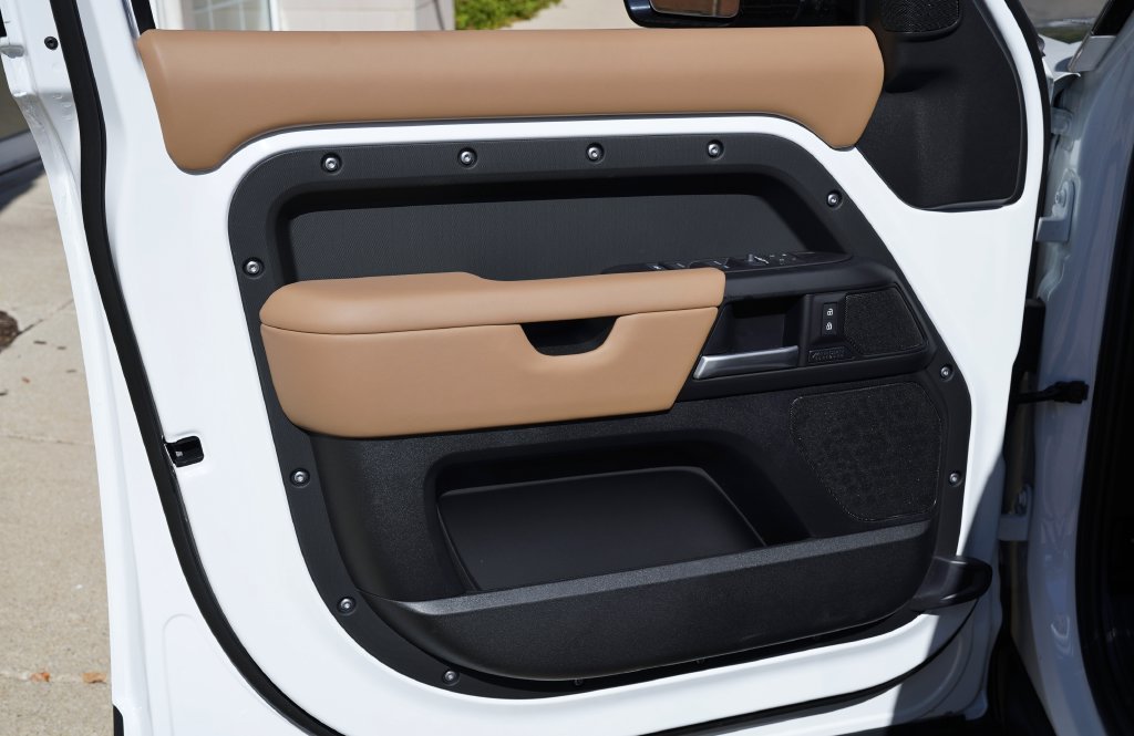 New 2026 Fuji White Land Rover X-Dynamic SE image 10