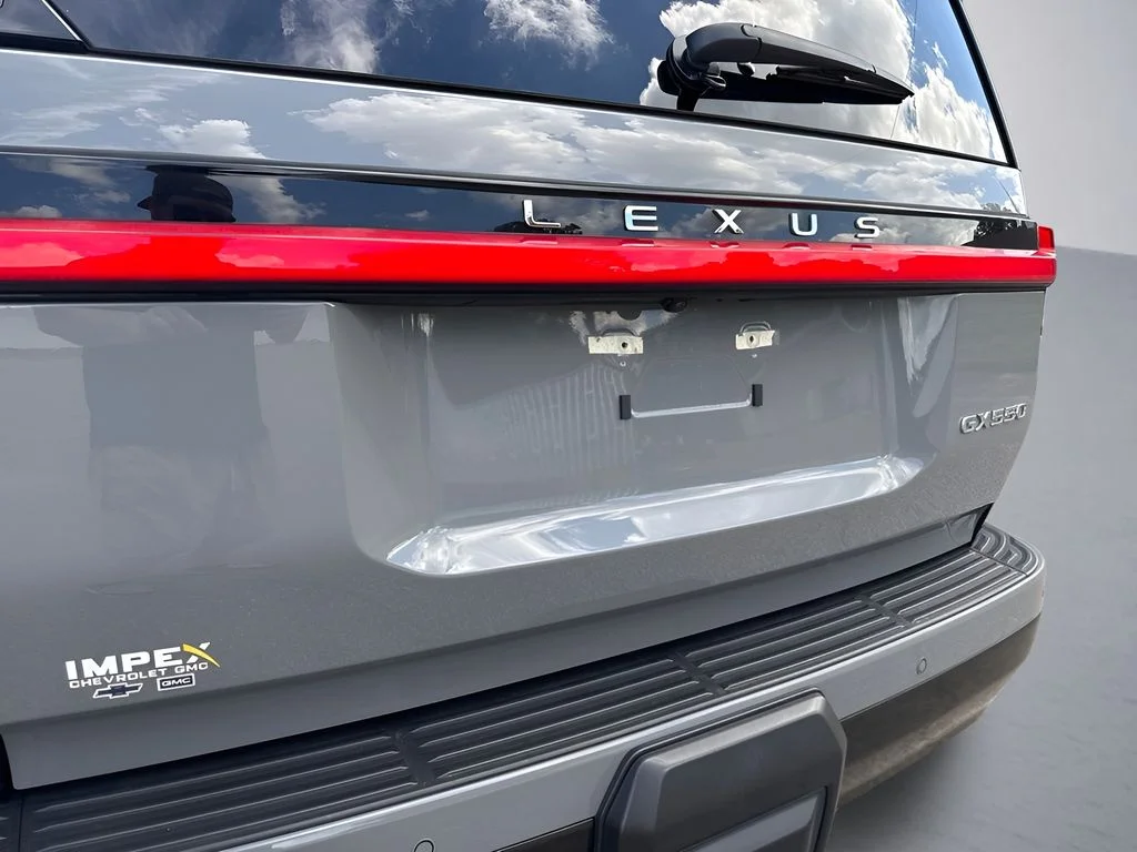 Used 2024  Lexus 550 Luxury+ image 38