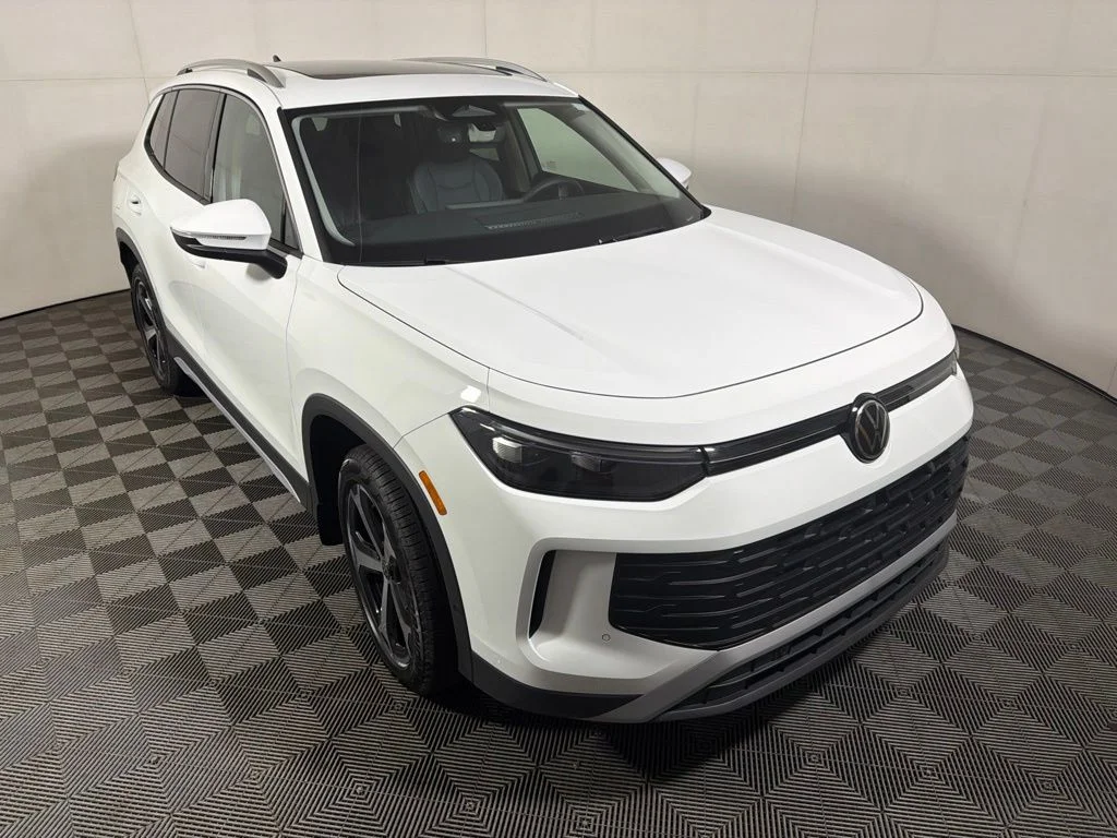 New 2026 White/off-white Volkswagen 2.0T SE image 1