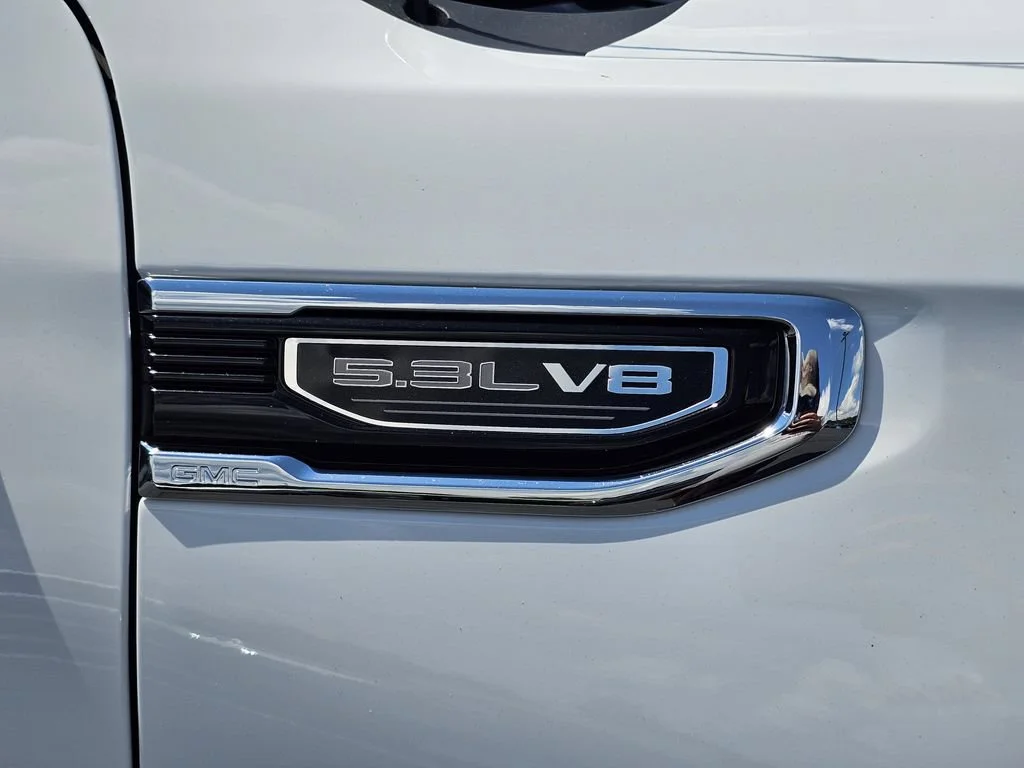 Used 2025 Summit White GMC SLT image 7