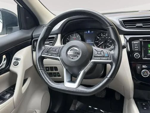 Certified Used 2022 White Nissan SL image 12
