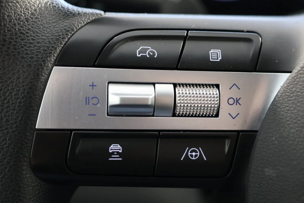 Used 2025 Gray Hyundai SEL image 11