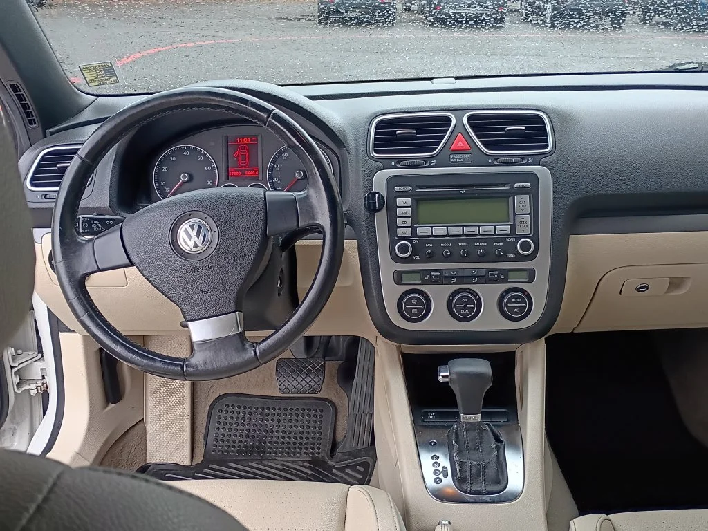Used 2009 Candy White Volkswagen Komfort Edition image 19