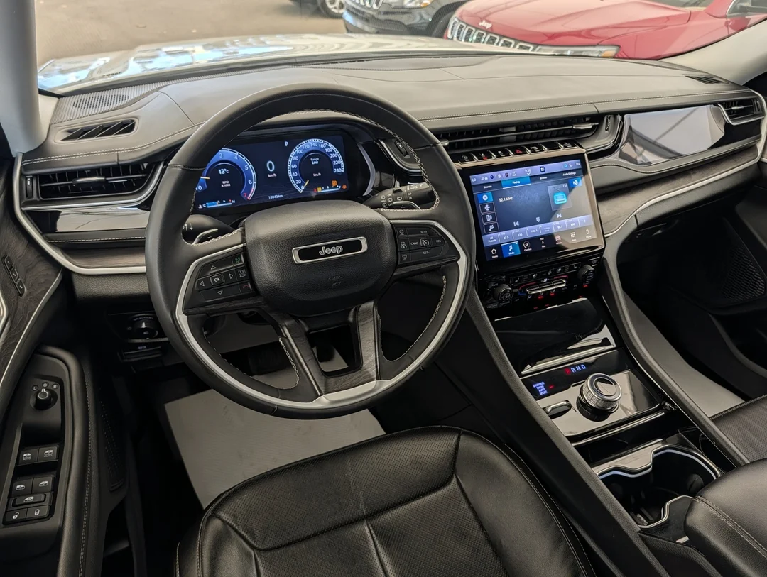 Certified Used 2023 White Jeep Limited - - 4x4 - Luxury Tech II - Command View Sunroof - Passenger Display & More! image 25