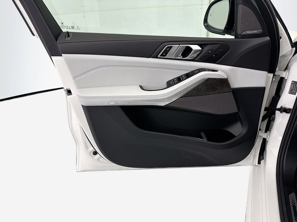 New 2026 Alpine White BMW sDrive40i image 23