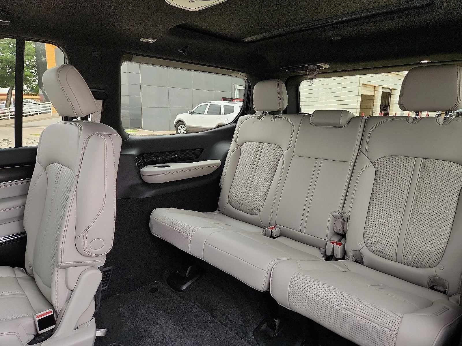 New 2026 Bright White Clearcoat Jeep SUMMIT OBSIDIAN 4X4 image 9