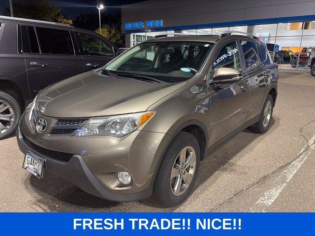 Used 2015  Toyota XLE image 1