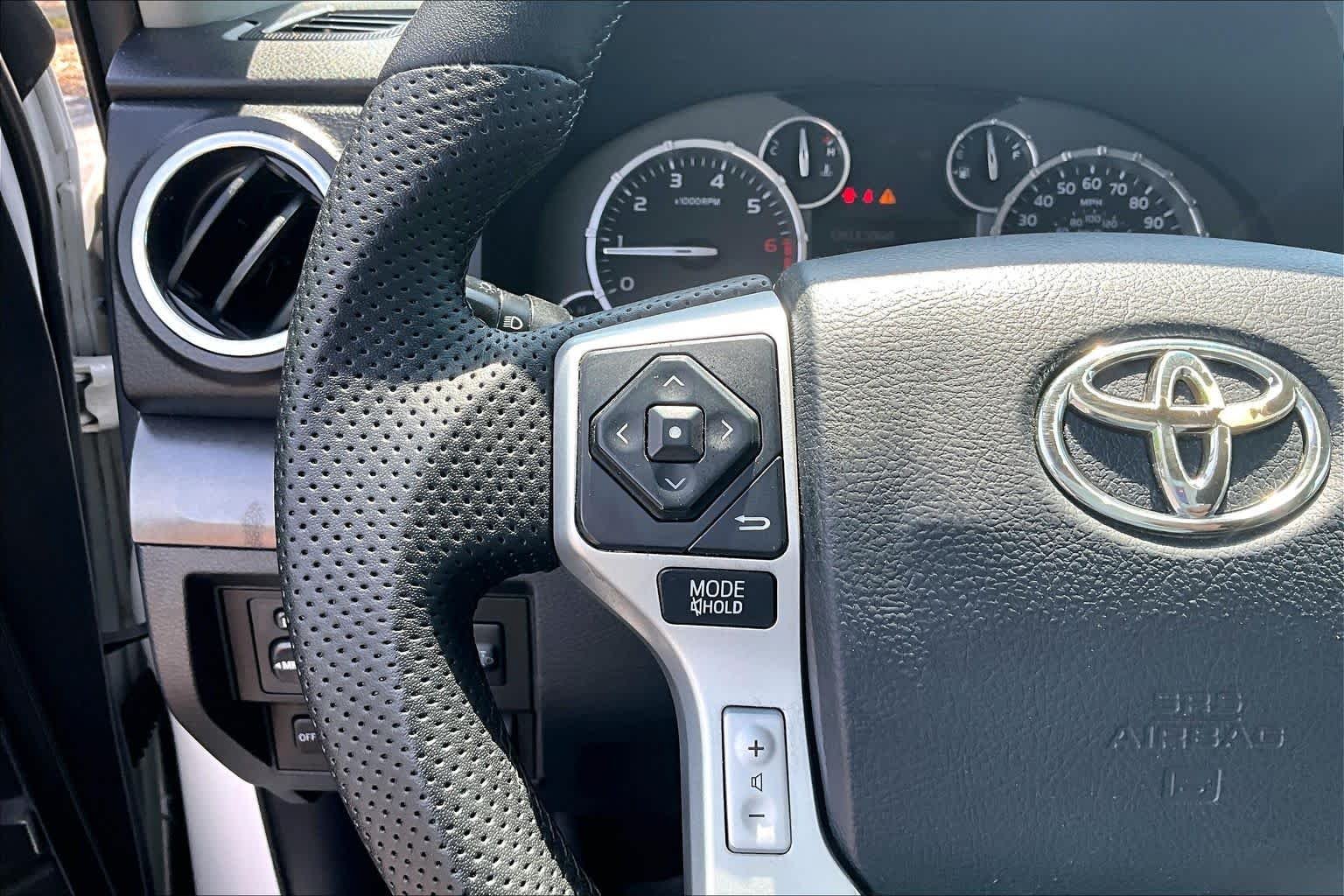 Used 2017 Super White Toyota SR5 image 23