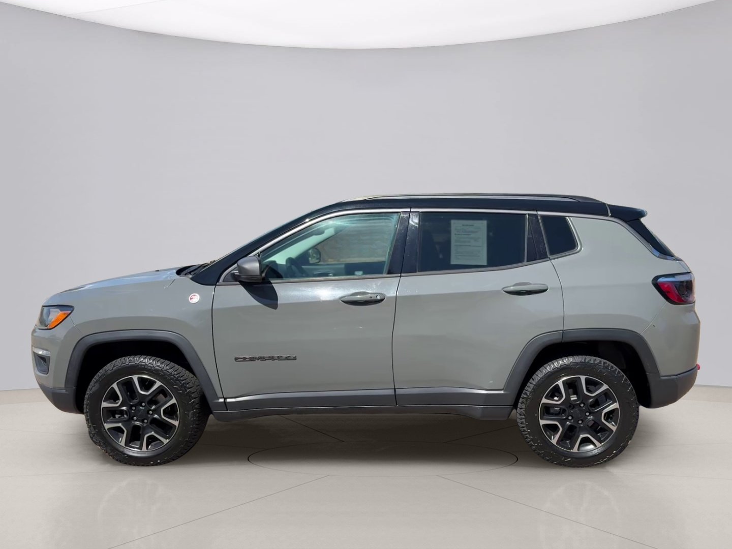 Used 2021 Gray Jeep TRAILHAWK image 2