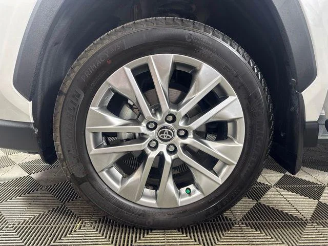 Certified Used 2024 WIND CHILL PEARL Toyota  image 10
