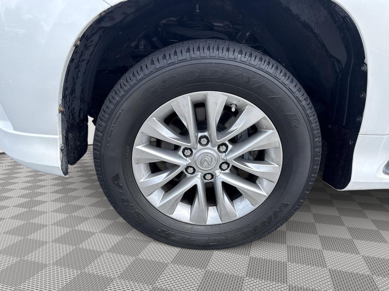 Used 2018 Starfire Pearl Lexus GX 460 Premium image 17