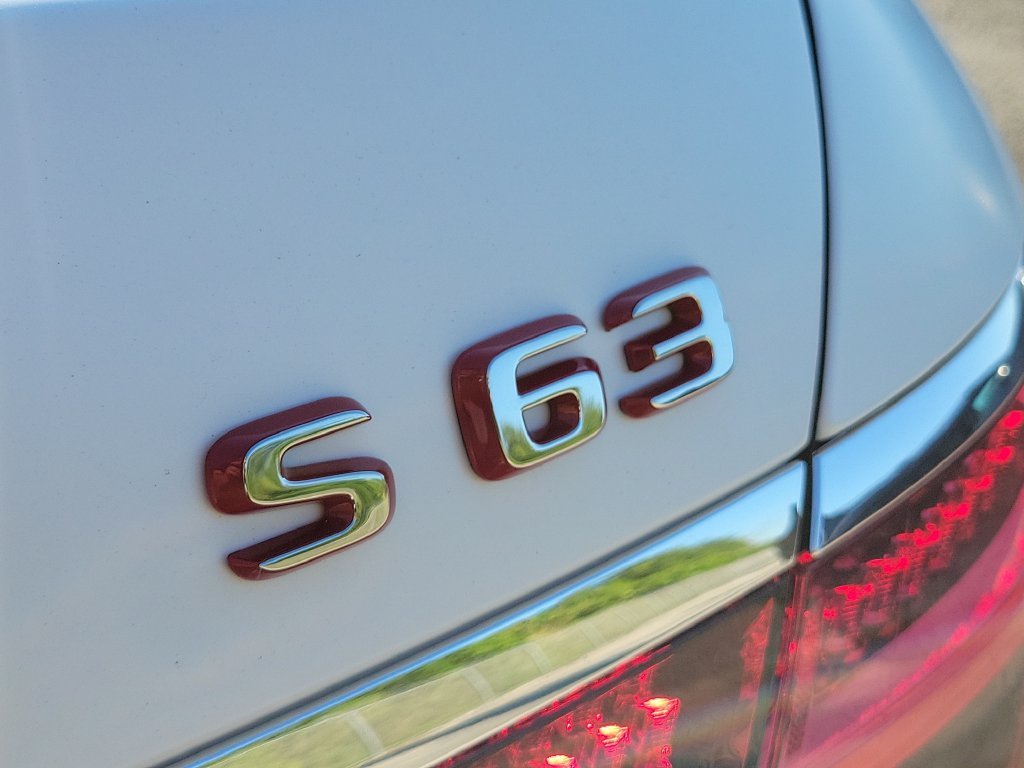 New 2026 MANUFAKTUR Moonlight White Magno Mercedes-Benz AMG® S 63 E 4MATIC® Sedan image 8