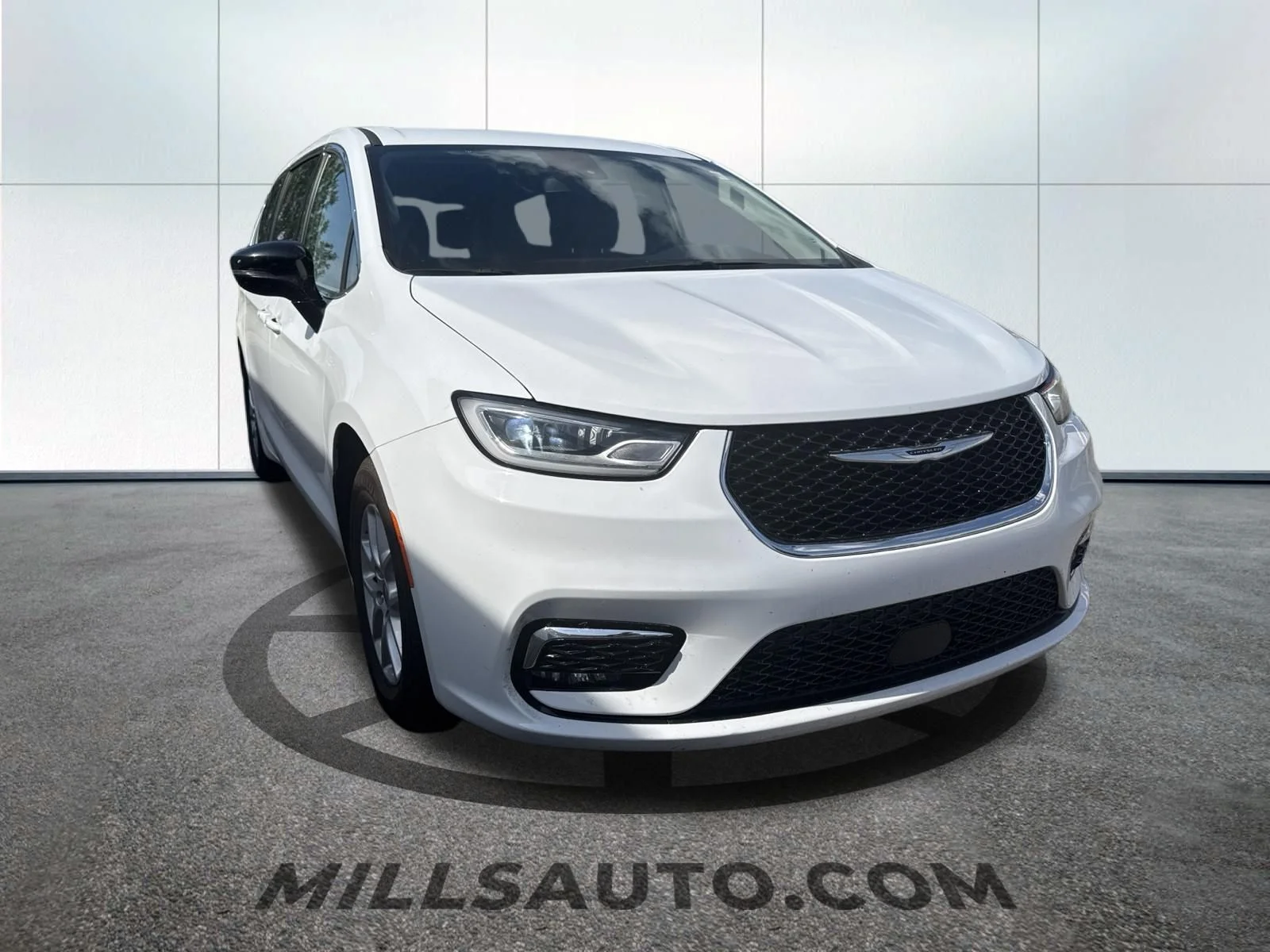Used 2024 Chrysler Pacifica Touring L with VIN 2C4RC1BG0RR140258 for sale in Baxter, Minnesota