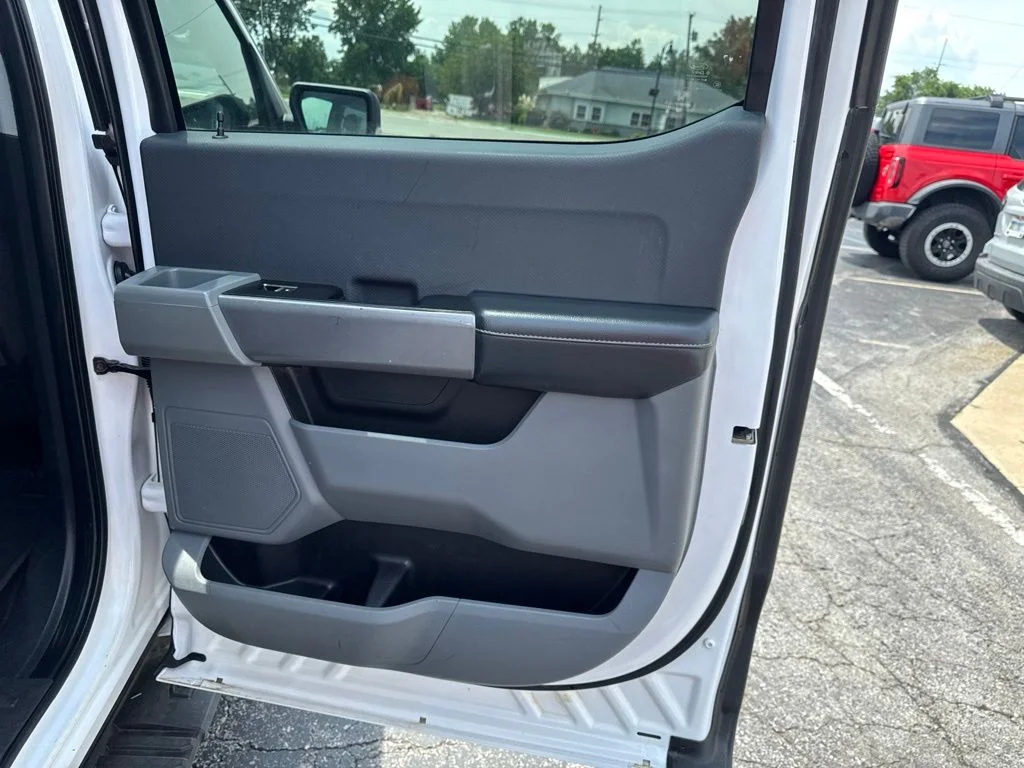 Used 2021 Oxford White Ford XLT image 36