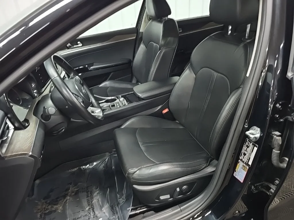 Used 2021 Black Kia EX image 32