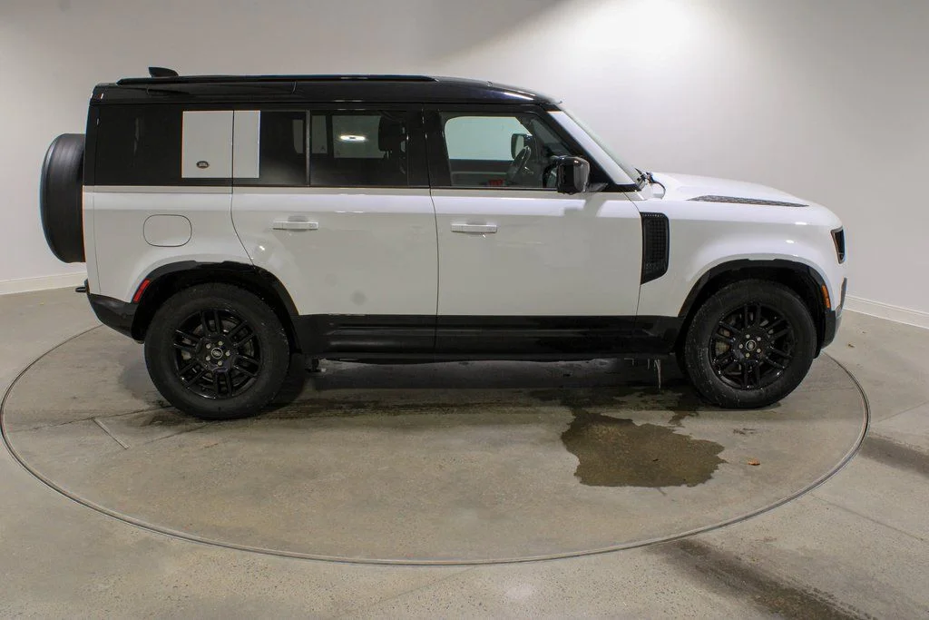 2022 Land Rover Defender X-Dynamic SE - Photo 6