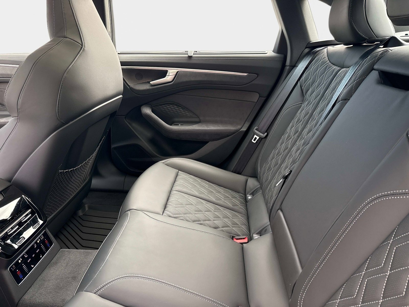 New 2026 Daytona Gray Pearl Effect Audi Prestige image 12