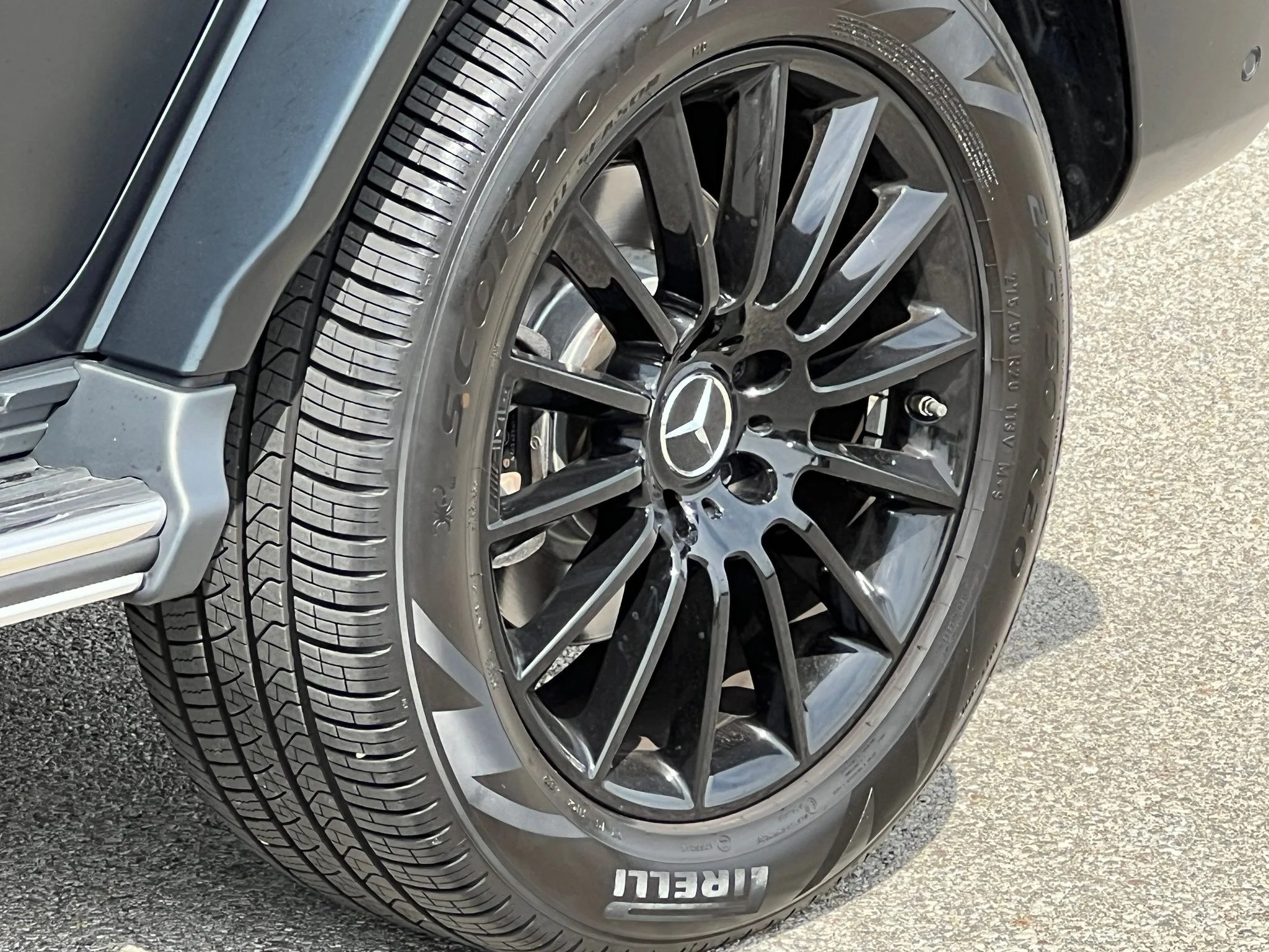 Used 2023  Mercedes-Benz G 550 image 18